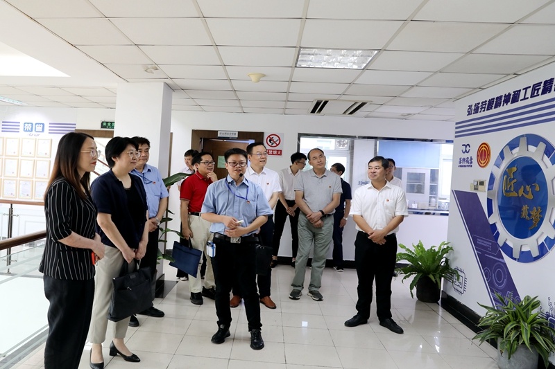 2020年7月14日，時(shí)任浙江省總工會(huì)黨組成員、副主席張衛(wèi)華一行蒞臨景興紙業(yè)調(diào)研推進(jìn)新時(shí)代產(chǎn)業(yè)工人隊(duì)伍建設(shè)改革工作